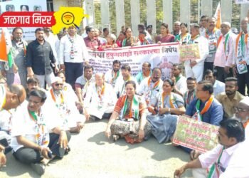 सरकार हमसे डरती है ईडिको आगे करती है : जळगावात राष्ट्रवादीचा रास्ता रोको आंदोलन !