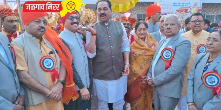 शंखनाद, टाळमृदंग अन्‌‍ ढोलताश्यांच्या गजरात ग्रंथ पूजनाने झाला दिंडीस प्रारंभ