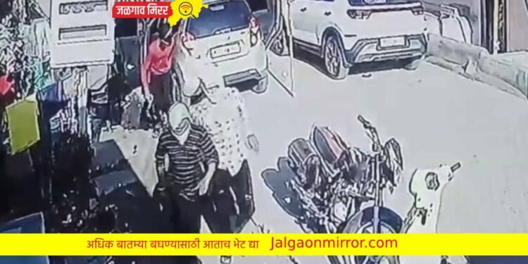 माजी नगरसेवकावर गोळीबार ; चाळीसगावात मोठी खळबळ !