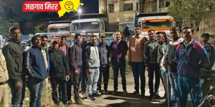 वाळू माफिया विरोधात मोठी कारवाई : ५ डंपर, ५ ट्रॅक्टर- ट्रॉली, २ जेसीबी जप्त