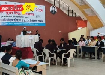 जळगावात अवरतले संसद, मोदींसह केंद्रीय मंत्र्यांनी घेतला चर्चेत सहभाग!