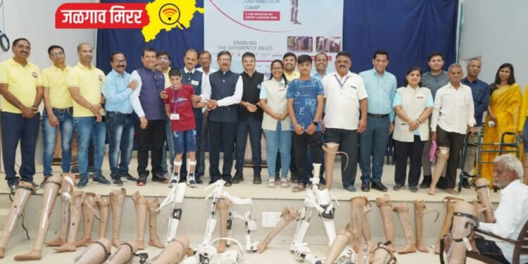 जळगावात रोटरीतर्फे मोफत कृत्रिम पायांचे वितरण