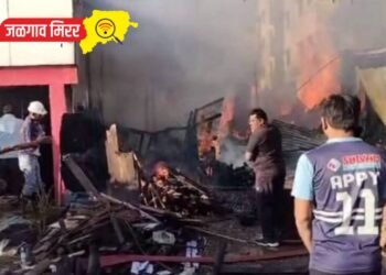 जळगावात सकाळच्या सुमारास वाशिंग सेंटरसह फार्निचर दुकानाला आग