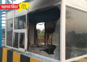 पेट्रोल टाकून टोल नाक्याची केबिन पेटविली