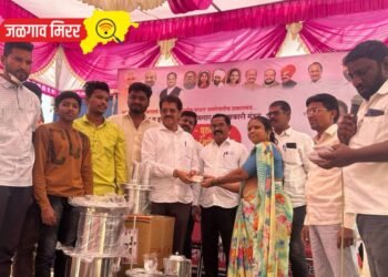 क्षितिज युवा फाउंडेशनतर्फे शेकडो महिलांना गृहपयोगी वस्तुंचे संच वाटप