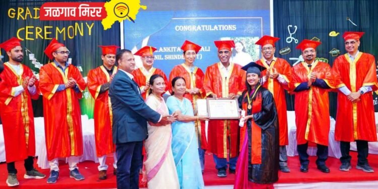 फिजीओथेरेपी महाविद्यालयाचा पदवी प्रदान सोहळा जल्लोषात