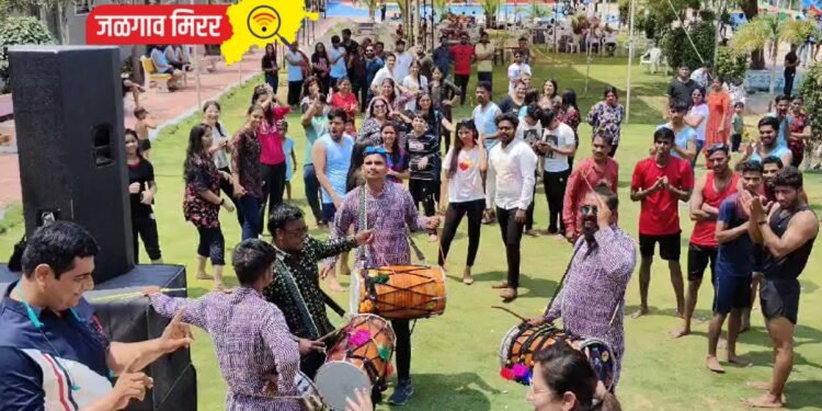 उदंड उत्साहात पार पडला झुलेलाल वॉटर पार्कचा ‘होळी धमाका’ !