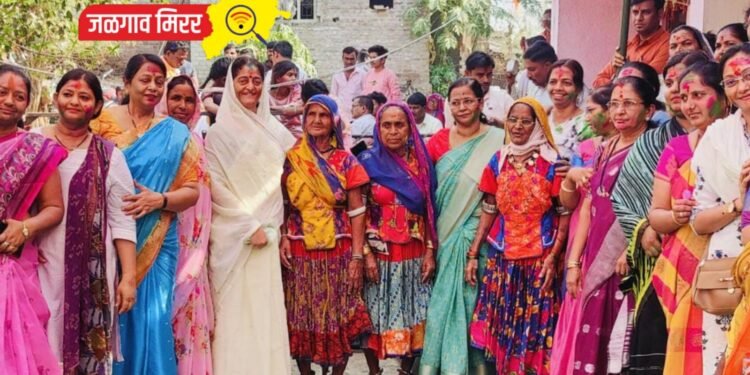 बंजारा समाजासोबत स्मिताताई वाघांनी साजरी केली होळी