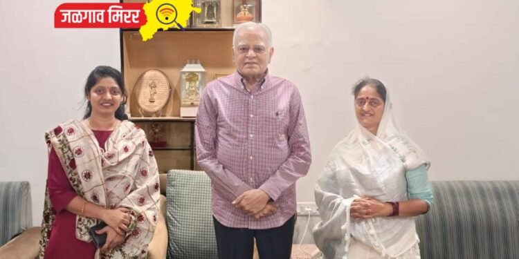 स्मिता वाघांनी घेतली माजी मंत्री सुरेशदादा जैन यांची भेट
