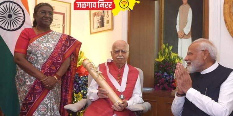 राष्ट्रपती मुर्मू यांच्या हस्ते लालकृष्ण अडवाणी यांना भारतरत्न प्रदान
