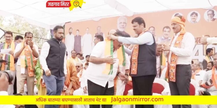 उपमुख्यमंत्री फडणवीसांच्या उपस्थितीत पारोळा माजी नगराध्यक्ष गोविंद शिरोळेसह डॉ.स्वप्नील शिरोळे भाजपात दाखल