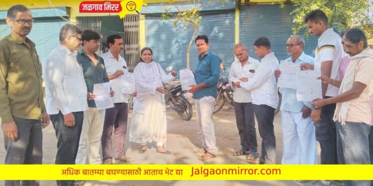 जिल्हाधिकाऱ्यांचे लोकशाही उत्सवाचे निमंत्रण : जळगाव शहरात 1लाख 30 हजार घरात पोहचले निमंत्रण