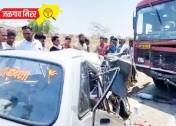 चाळीसगावहून मनमाड जाणाऱ्या बसचा भीषण अपघात : तीन ठार तर बालक गंभीर