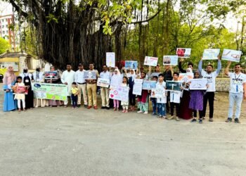 वर्क फाऊंडेशनतर्फे जळगाव शहरात वाहतूक पोलिसांसोबत तंबाखूविरोधी जनजागृती