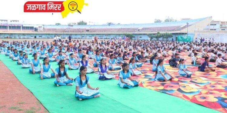 जळगावात दहावा आंतरराष्ट्रीय योग दिन उत्साहात