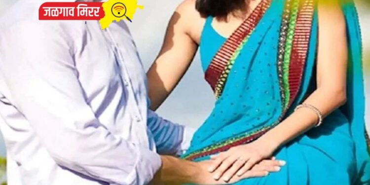 पत्नीने नवऱ्याला मैत्रिणीसह रंगेहात पकडले अन गेटला बांधून…