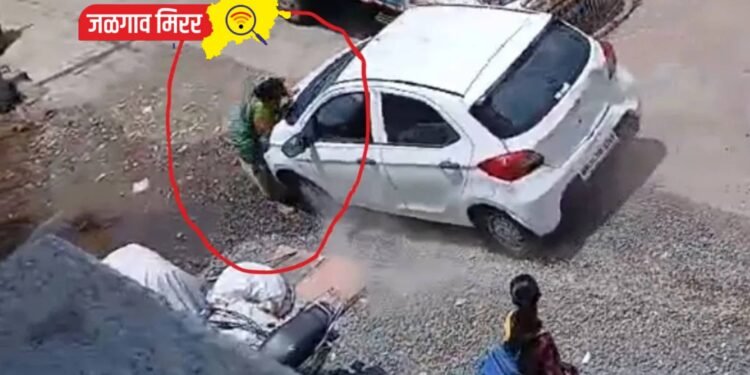 थरार : महिलेसह नागरिकांना कारने चिरडण्याचा प्रयत्न