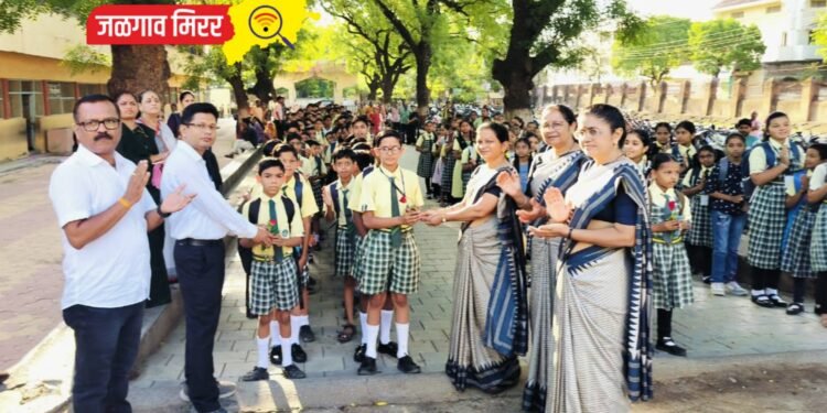 रावसाहेब रूपचंद विद्यालयात प्रवेशोत्सव दिनी विद्यार्थ्यांचे उत्साहात स्वागत