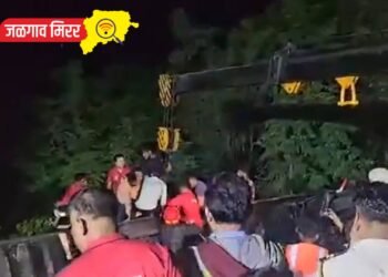 पंढरीकडे निघालेल्या वारकऱ्यांच्या बसचा अपघात : ४ भाविक ठार तर अनेक जखमी