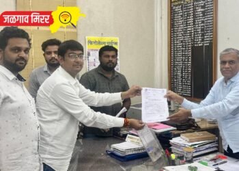 जळगावात शरद पवार गट आक्रमक : कार्यकारी अभियंत्याविरोधात कारवाई न केल्यास आंदोलन