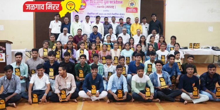 विद्यार्थ्यांनी भरकटत न जाता ध्येयाचा पाठलाग करावा !