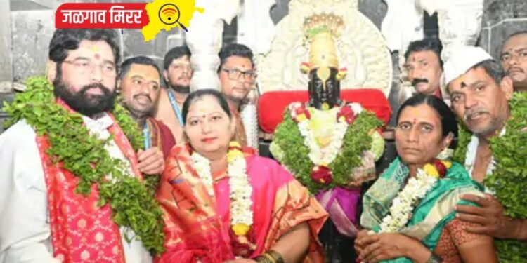 भाविकांची विक्रमी गर्दी : विठुरायाच्या चरणी मुख्यमंत्र्यांनी घातले साकडे