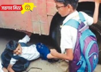 भयंकर : विद्यार्थ्याचा पाय आला बसच्या चाकाखाली !