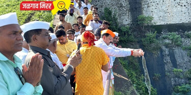 आनंद वार्ता : गारबर्डी धरण भरल्याने व्यक्त केली कृतज्ञता, जलपूजन करून मानले ‘सुकी’माईचे आभार