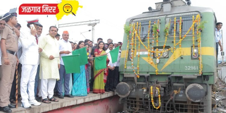 भुसावळ येथून विशेष रेल्वे गाडीने वारकरी पंढरपूरला विठुरायाच्या दर्शनासाठी रवाना…