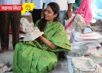गणेशोत्सवाच्या पार्श्वभूमीवर रोहिणी खडसे यांनी जाणून घेतल्या मुर्तिकारांच्या समस्या