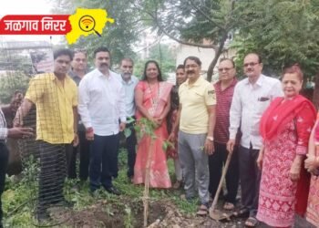 पर्यावरण वाचविण्यासाठी वृक्षारोपण महत्वाचे :  रामानंद घाटात झाले वृक्षारोपण