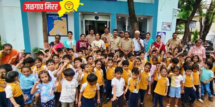 जी. एच. रायसोनी पब्लिक स्कूलच्या चिमुकल्यांनी अनुभवली “पोलीस स्टेशनची” सफर