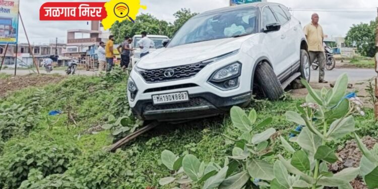 मोठी दुर्घटना टळली : जळगावकडे येणारी चारचाकी घसरली !