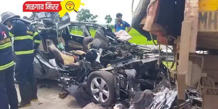 महामार्गावर भीषण अपघात : आई, बहिणीच्या डोळ्यादेखत वडील व मुलगा जागीच ठार