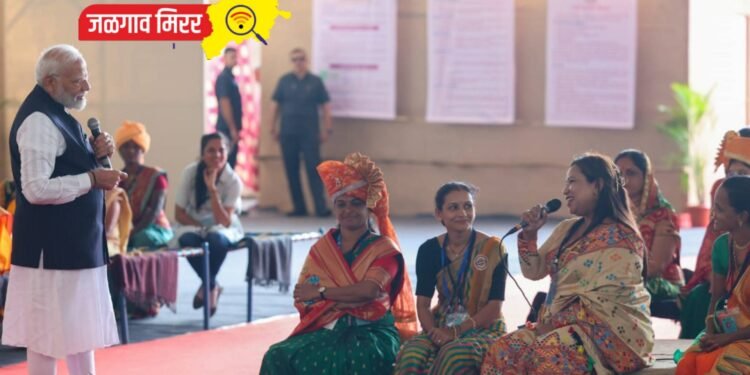 प्रधानमंत्री नरेंद्र मोदी यांनी साधला लखपती दिदींशी संवाद