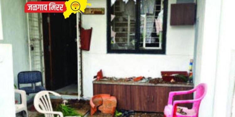 जळगावातील आरटीओ अधिकाऱ्याच्या घरावर टोळक्याकडून हल्ला