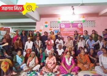 आजोबांच्या चेहऱ्यावर नारीशक्तीने फुलविले हास्य