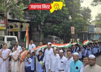 जळगावात निघाली १०० मीटर लांब तिरंग्याची रॅली