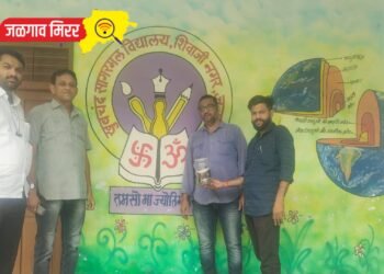 शाळेत निघाला साप, मुले म्हणाली, अरे बाप रे बाप..!