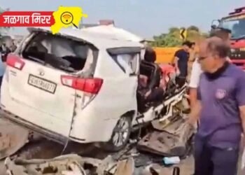 अतिवेग नडला : ट्रकच्या मागून घुसली चारचाकी, पत्रा कापून काढले ७ मृतदेह