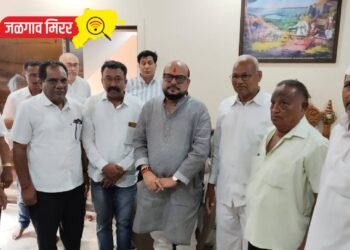 मंदिराच्या भूमिपूजनासाठी माळी समाजाच्या पंचमंडळाने गुलाबभाऊंची घेतली भेट !