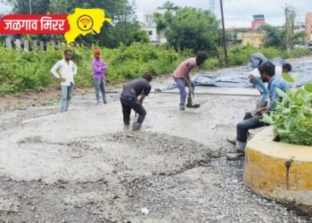 भरपावसात सुरू आहे जळगावातील रस्त्यांचे विकासकामे