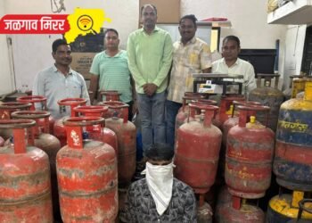 एलसीबीची मोठी कारवाई : ७३ गॅस सिलेंडरसह रोकड जप्त !