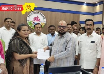 पालकमंत्र्यांच्या हस्ते १०७ प्रशिक्षणार्थी शिक्षकांना नियुक्तीपत्र वाटप !