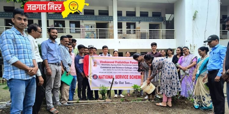 “एक पेड मां के नाम” : महाविद्यालय परिसरात केले वृक्षारोपण