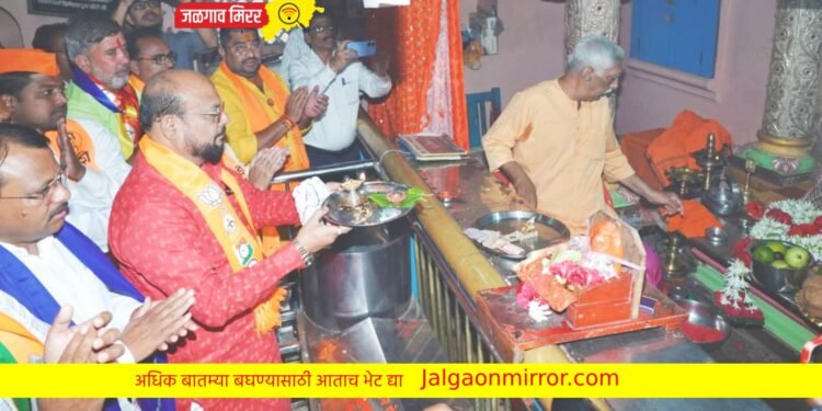 माझ्या विजयासह महायुतीचे सरकार येऊ दे ! गुलाबराव पाटलांचे बाप्पाला साकडे