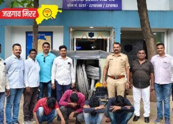 पोलिसांचा पाठलाग : अॅल्युमिनियमची तार चोरणाऱ्याना पकडले