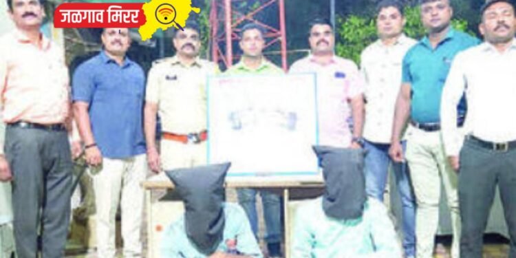 दोन गावठी पिस्टल, दोन जिवंत काडतुससह दोघांना पोलिसांनी घेतले ताब्यात !