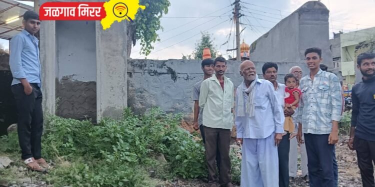 पहूर कसबे गावाच्या प्रवेशद्वारापाशी घाणीचे साम्राज्य !