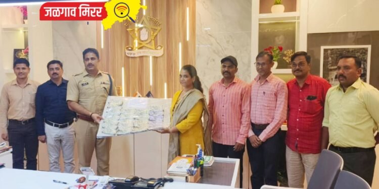 प्राध्यापिकेला एक कोटीचा गंडा ; चौघांना अटक करीत ११ लाख हस्तगत !